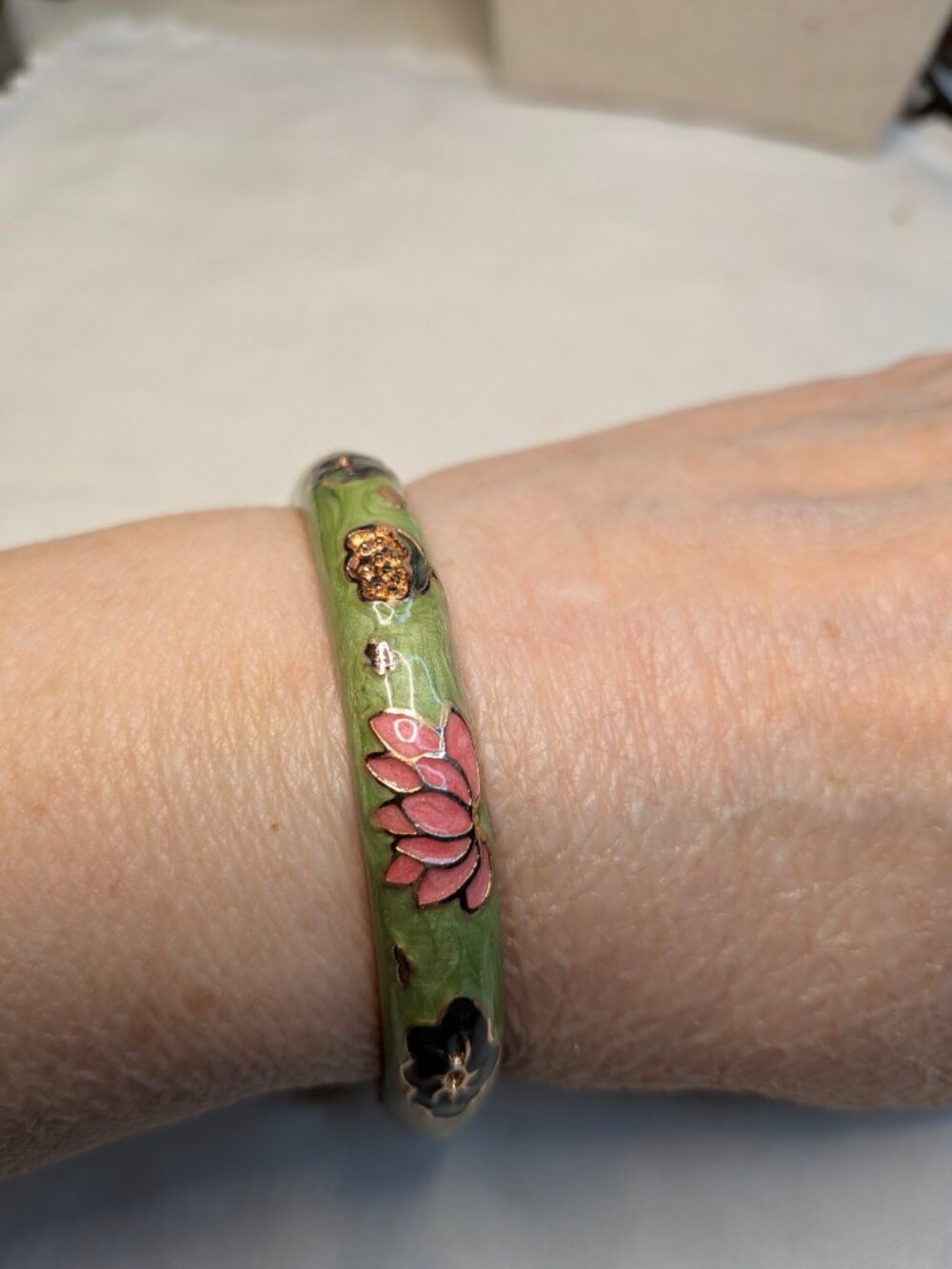 Vintage Jin Long Xing Mint Green Cloisonné Lotus Hinged Bangle Bracelet